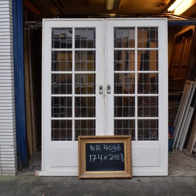 Schiebetüren aus Buntglas