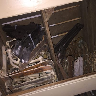 Halterungen für den Spülkasten. Nr. 688