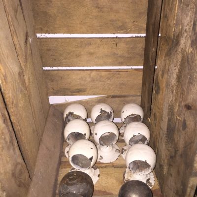 Geländerhalter aus Gusseisen.