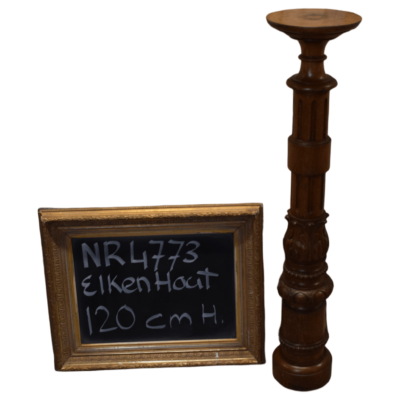 Klassischer Eichenholz-Treppenpfosten Nr. 4773