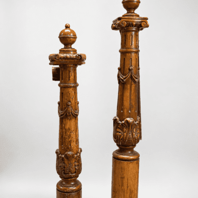 Antieke houten trappalen | Set van twee | Artikelnummer 5385